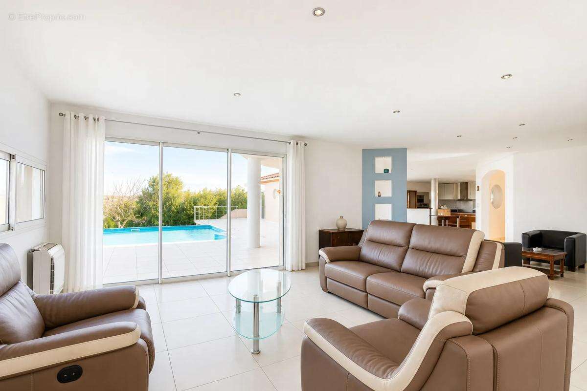 Maison de 9 pièces de 320 m² à 10min d'Albi - photo 4
