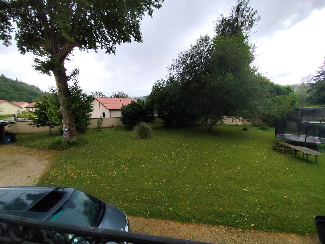 Appartement à CHAZEY-BONS