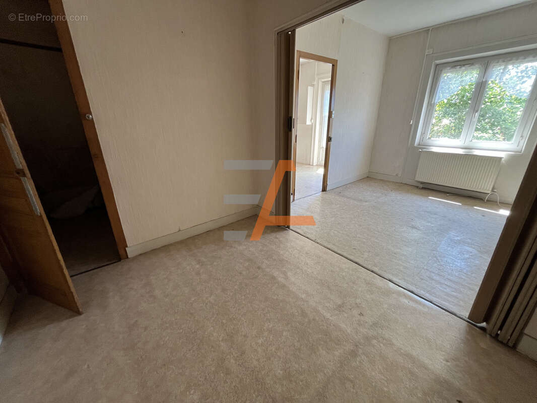 Maison avec extérieur à rénover entièrement - photo 3
