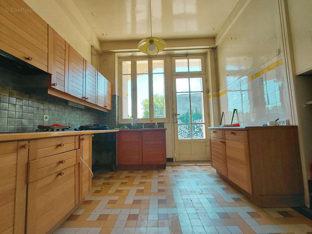 Aubenas - maison bourgeoise 5 pieces 188m2 - photo 13