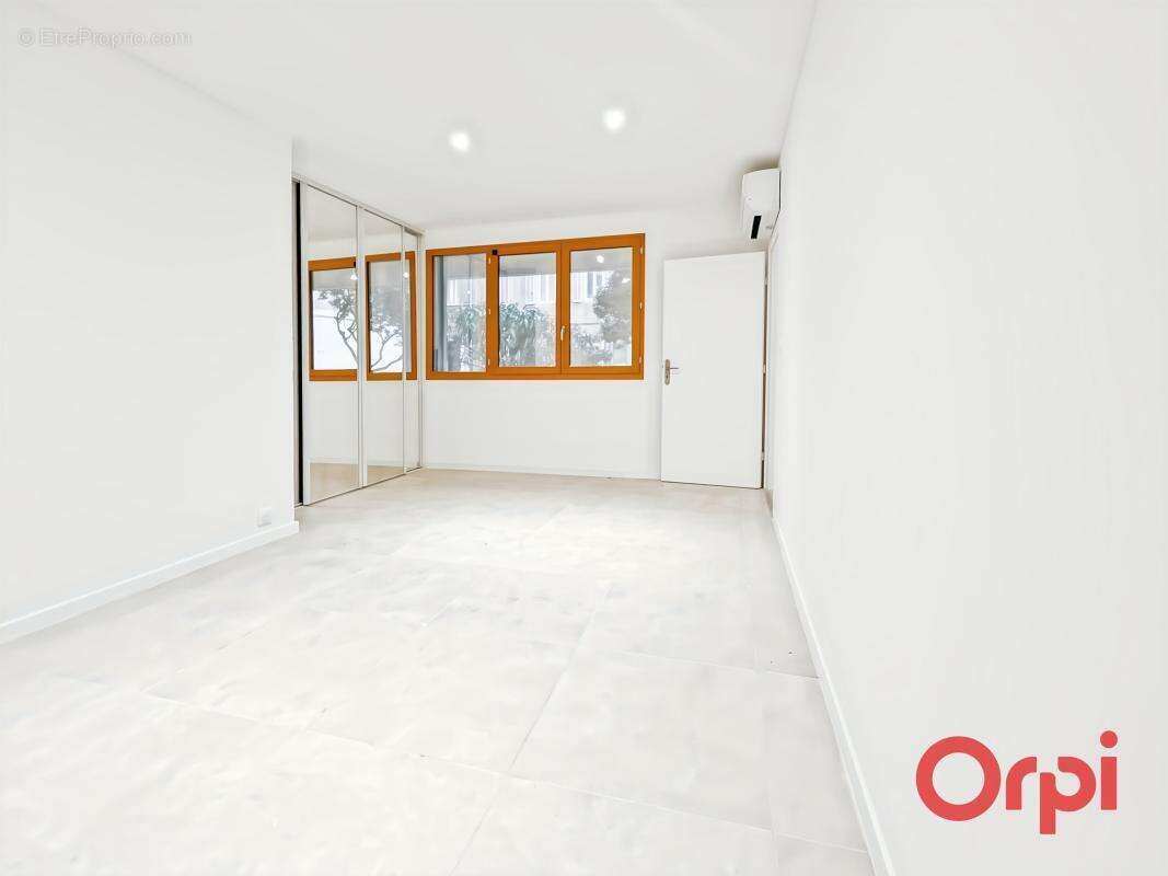 Appartement à MARSEILLE-5E