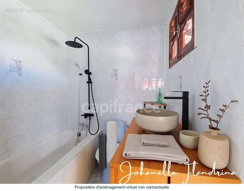 Les Abymes, Boisripeaux - Maison familiale 9 pièces de 230 m², sur 3 niveaux, garage, jardin - photo 16