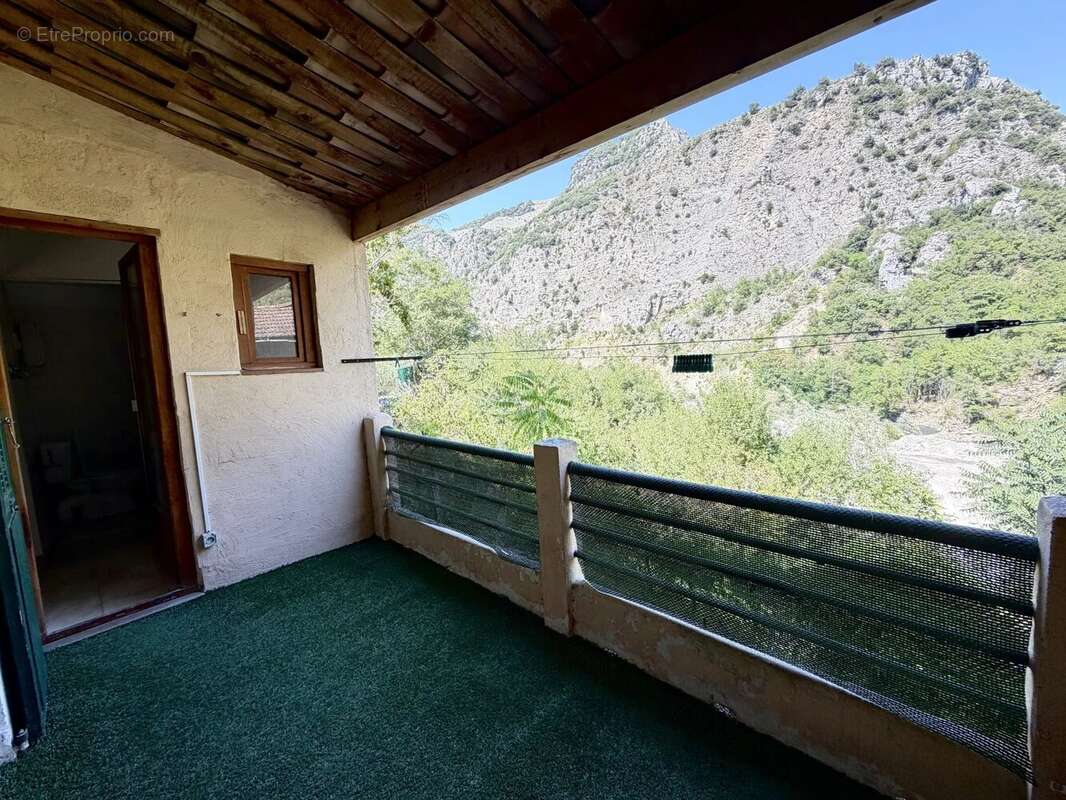 LA COURBAISSE Appartement 2 pièces avec terrasse, vue dégagée sur les montagnes et deux caves - photo 8