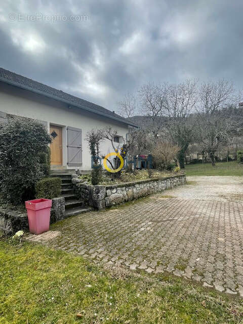 Maison à LOMPNIEU