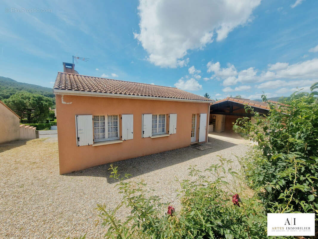 Maison 66 m² à Les Tourrettes  - photo 2