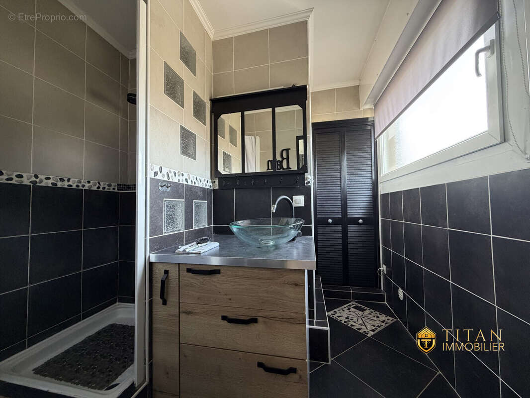  COUP DE COEUR  Maison semi-individuelle de 100 m² entièrement rénovée  3 chambres  Garage  Jardin  Grande-Synthe (59760)  Titan Immobilier 
