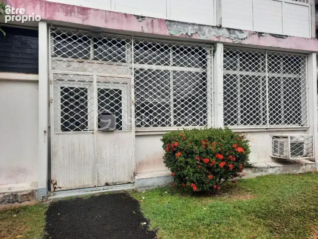 Les abymes – local professionnel de 58 m² - photo 12
