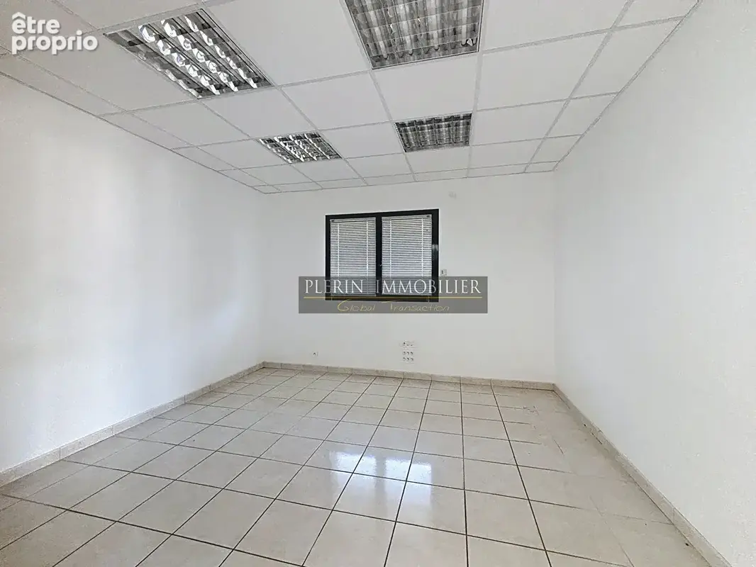 Bureau-300m² dans la zone commerciale - photo 5