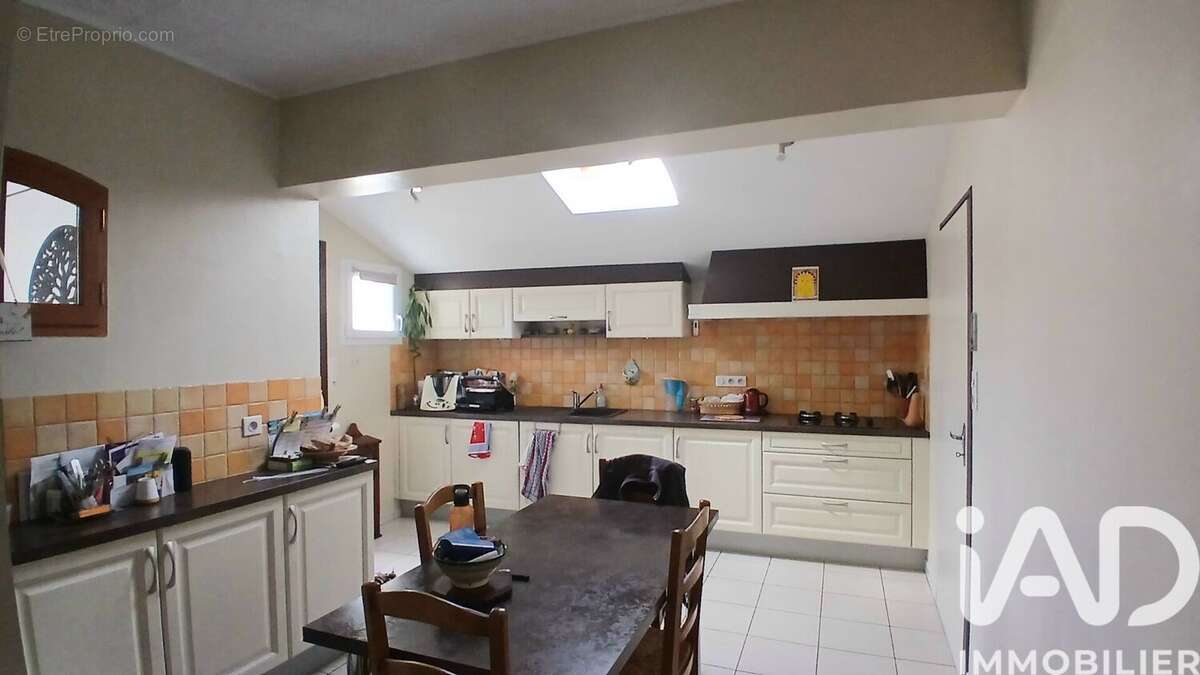 Maison 97 m² à Saint-Jean-De-Beugne  - photo 8