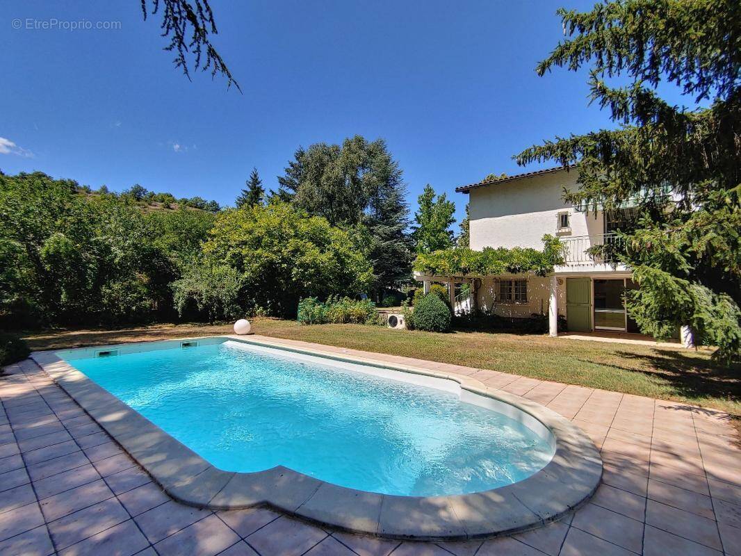 Maison à SAINT-GEORGES-DE-LUZENCON