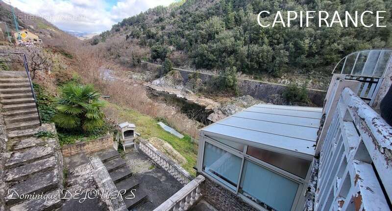 Maison à SAINT-SAUVEUR-DE-MONTAGUT