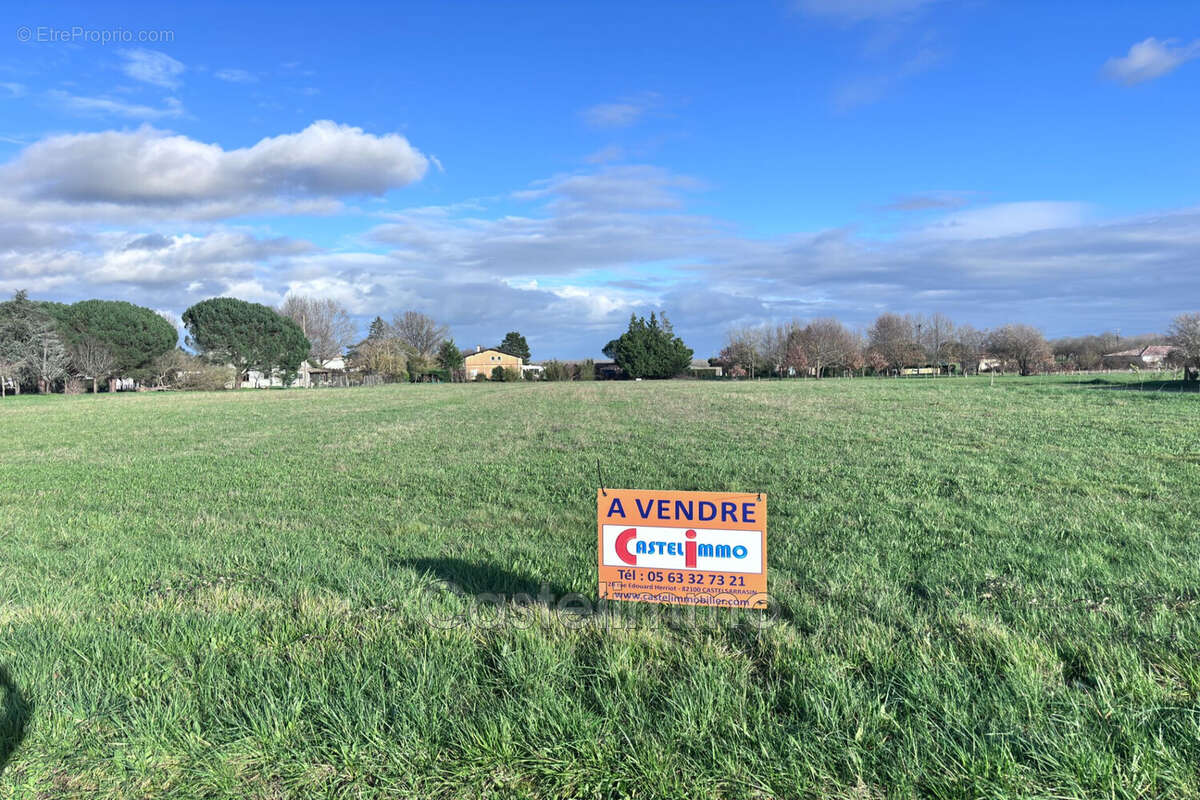 Terrain à SAINT-NICOLAS-DE-LA-GRAVE