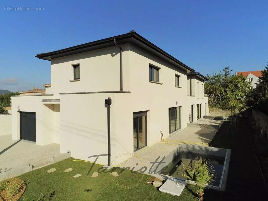 Maison à MONTELIMAR