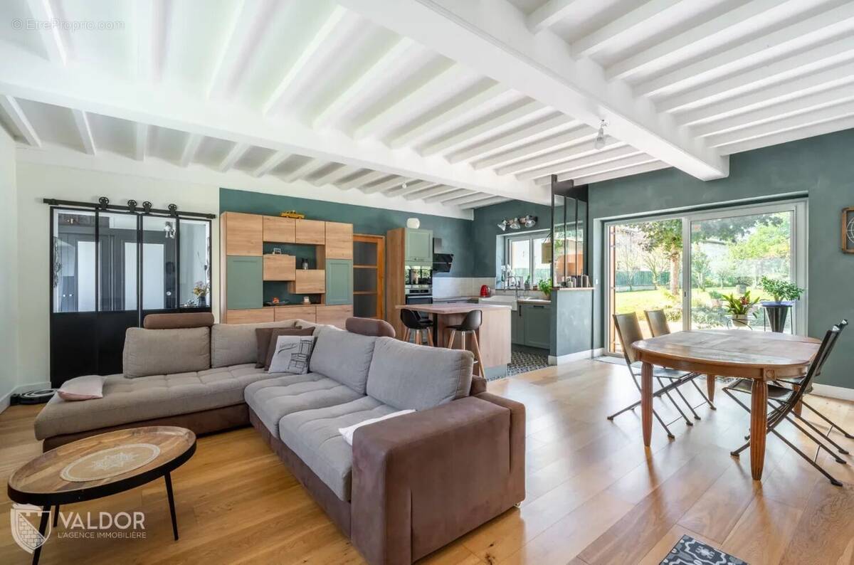 Maison à JASSANS-RIOTTIER