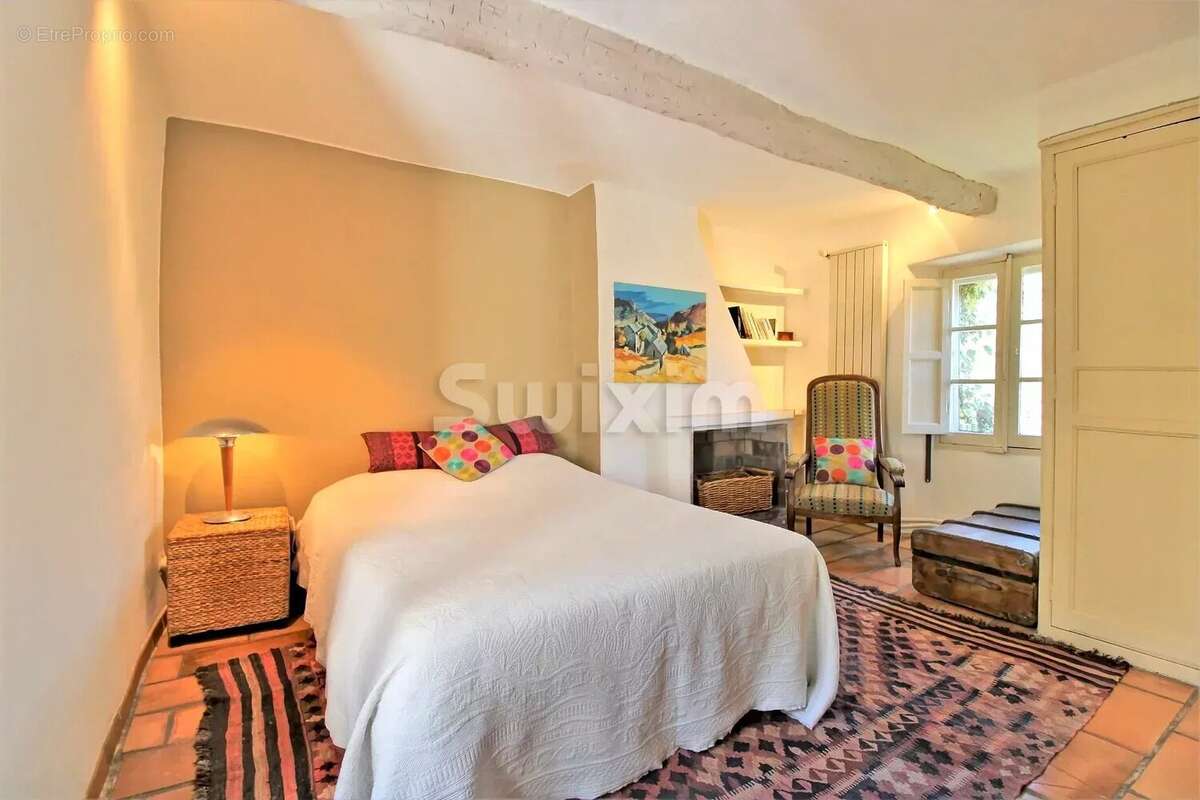 Maison à ENTRECASTEAUX