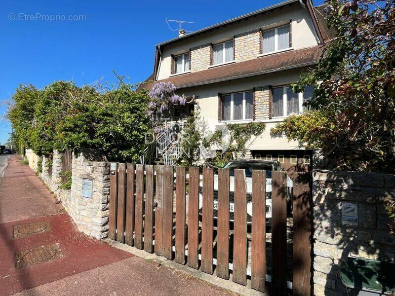Maison à VERRIERES-LE-BUISSON