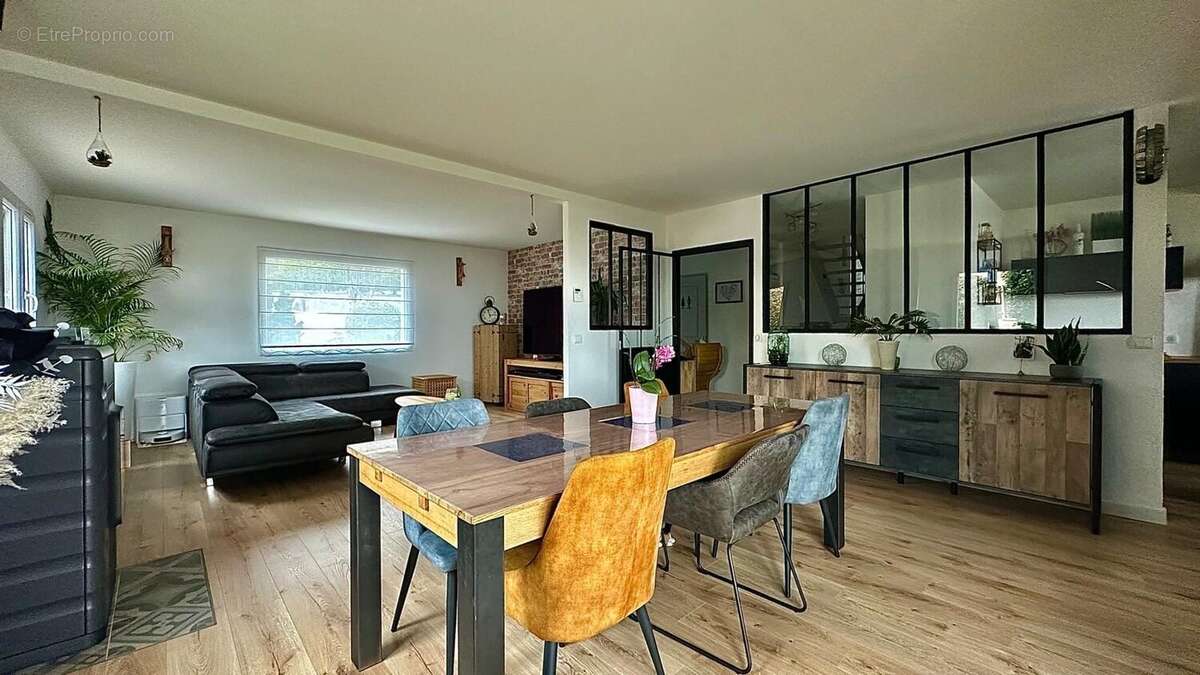 Maison 231 m² à Etaux  - photo 5