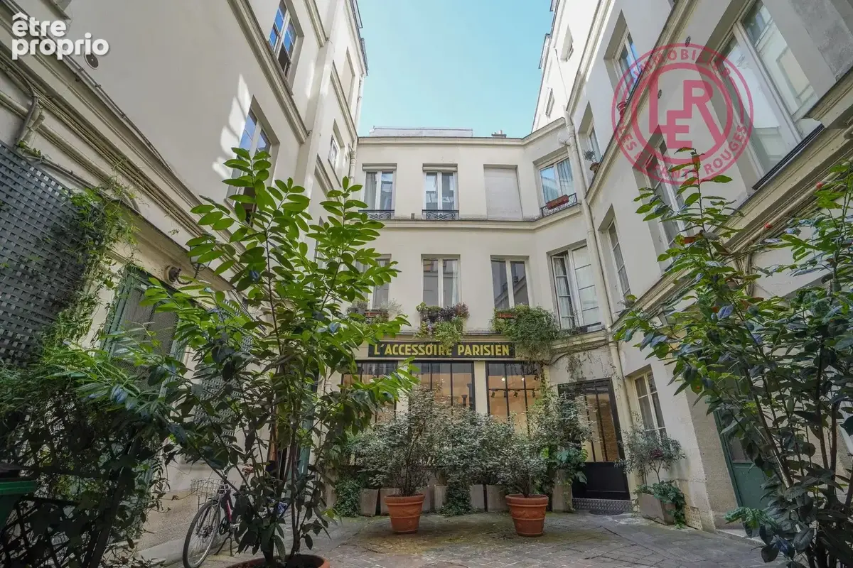 LE MARAIS – Rue Meslay – Appartement d’exception entièrement rénové - photo 12