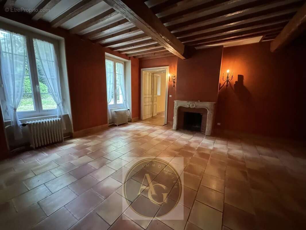 Maison à VILLENEUVE-LA-COMPTAL