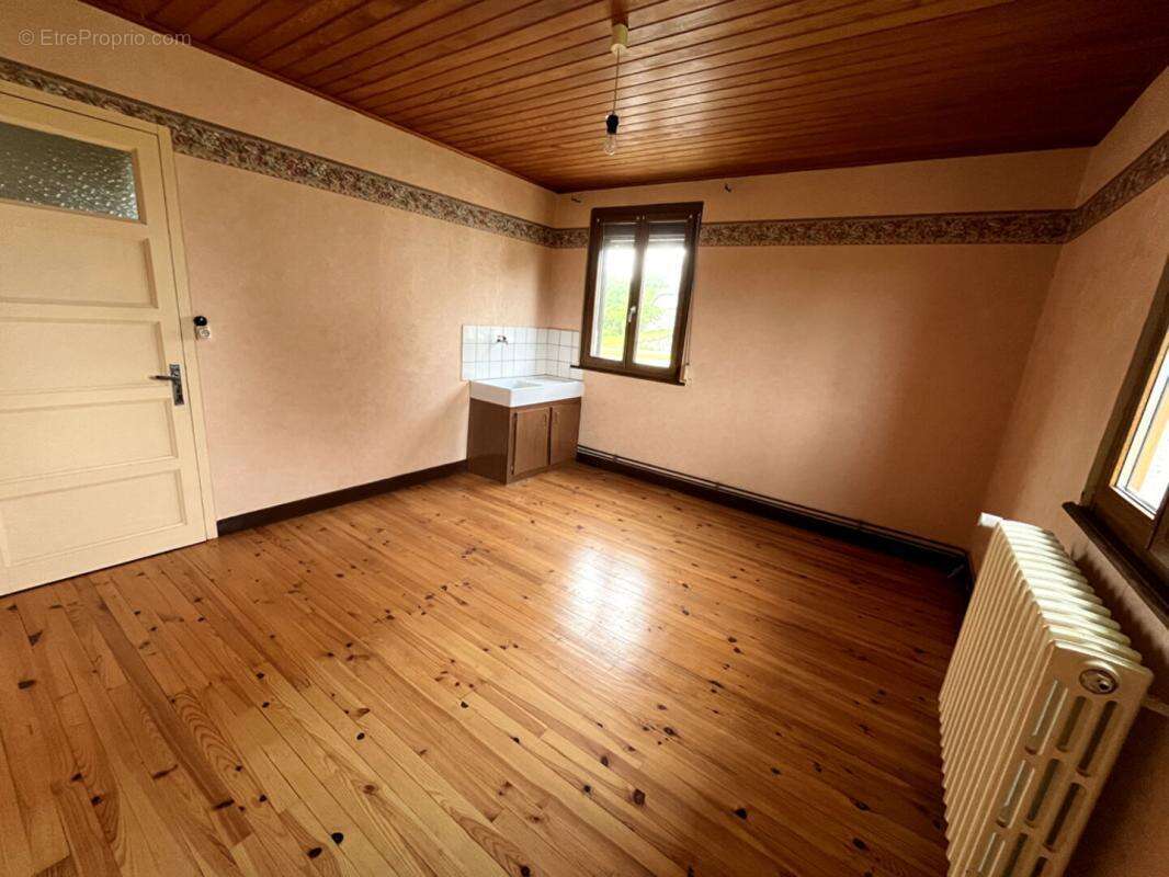 Maison de 316,95 m2 9 pieces sur 5.52 ares 149000 euros - photo 8