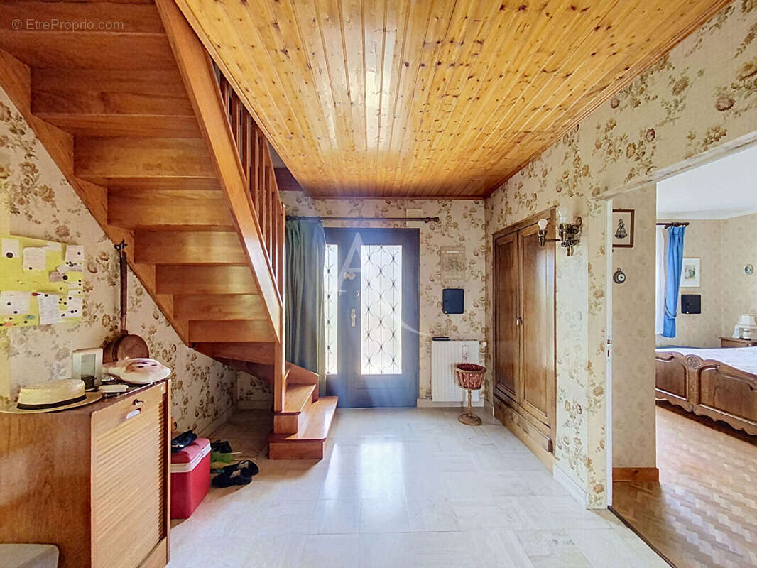 Maison Saint Jean De Linieres 5 pièce(s) 131 m2 - photo 3