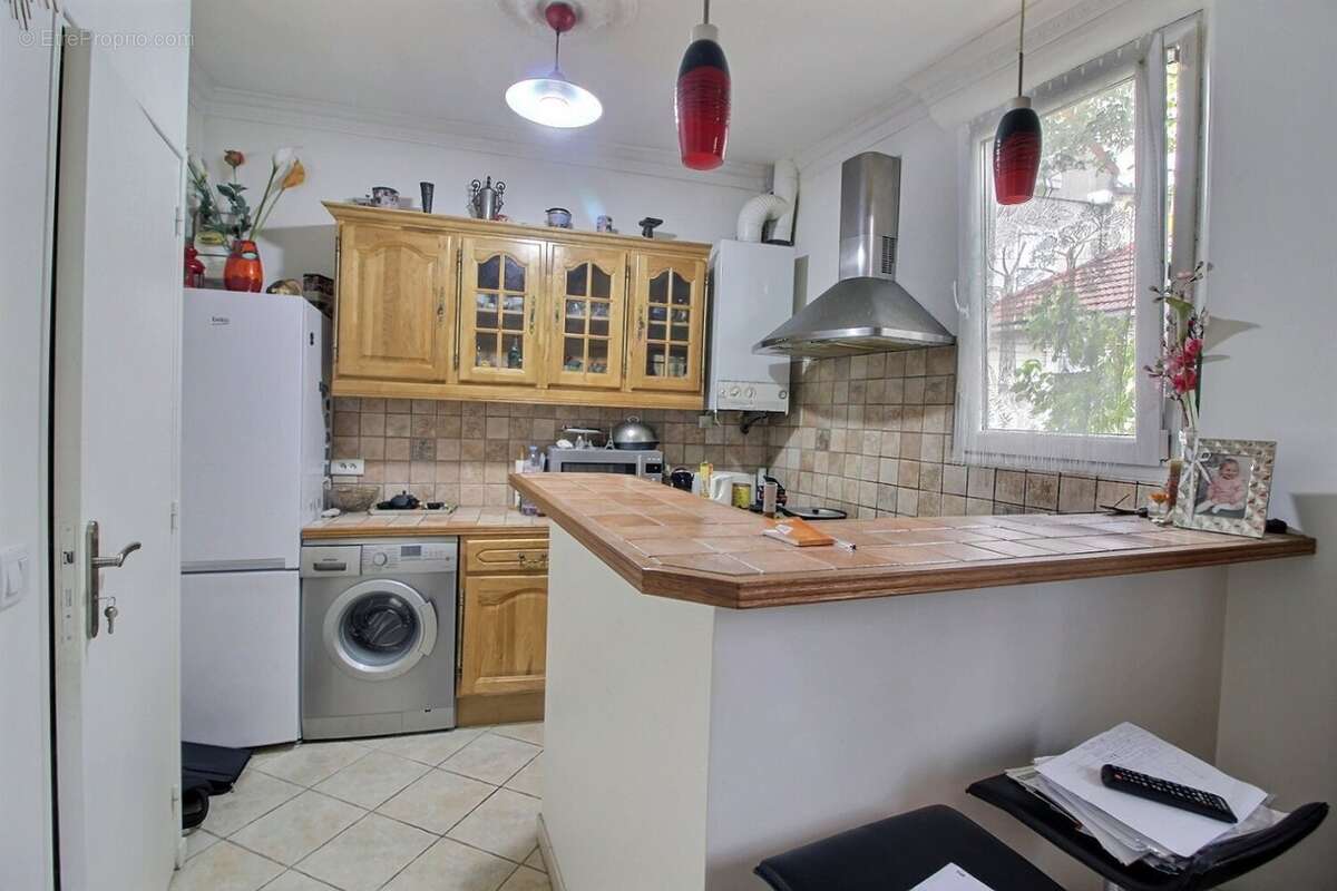 0_0003 - Appartement à LES LILAS