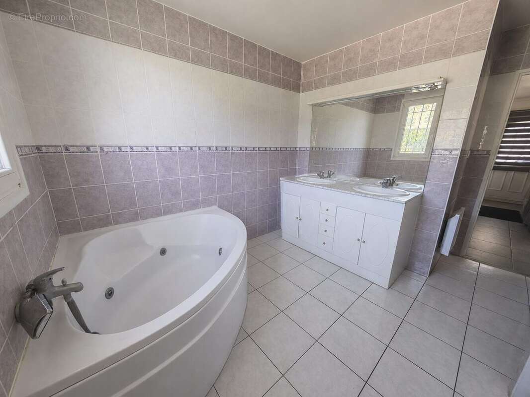 Maison à POUSSAN