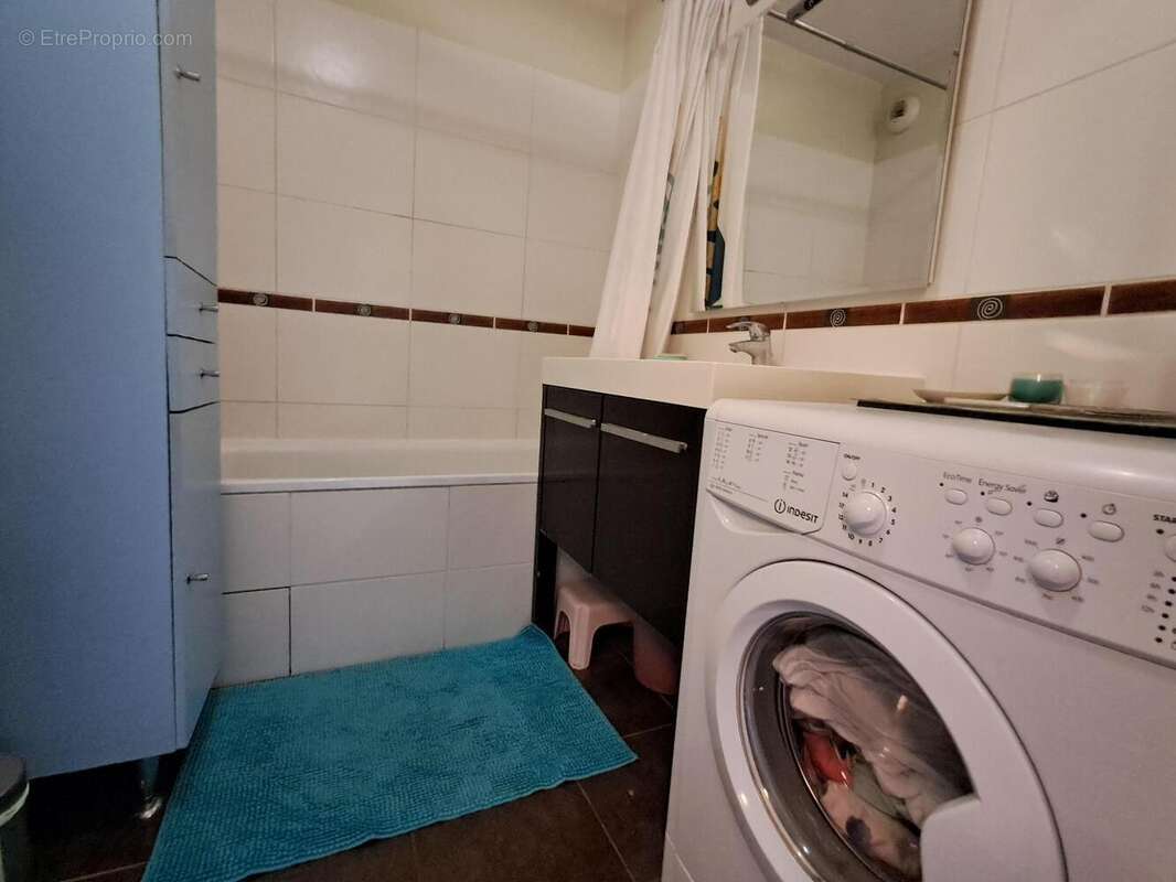   - Appartement à DECINES-CHARPIEU