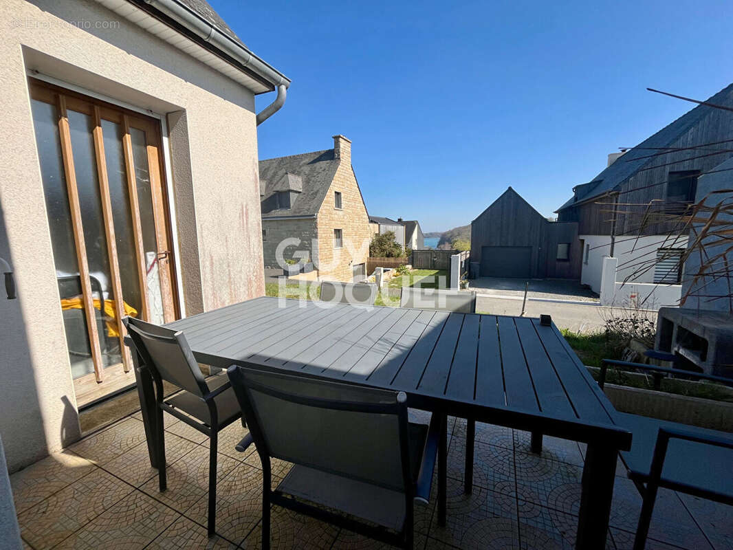 Maison à LANGROLAY-SUR-RANCE