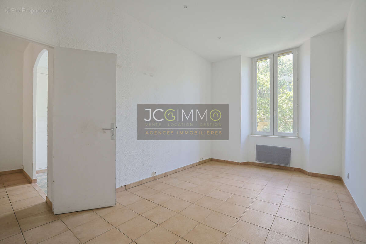 Appartement à SOLLIES-PONT