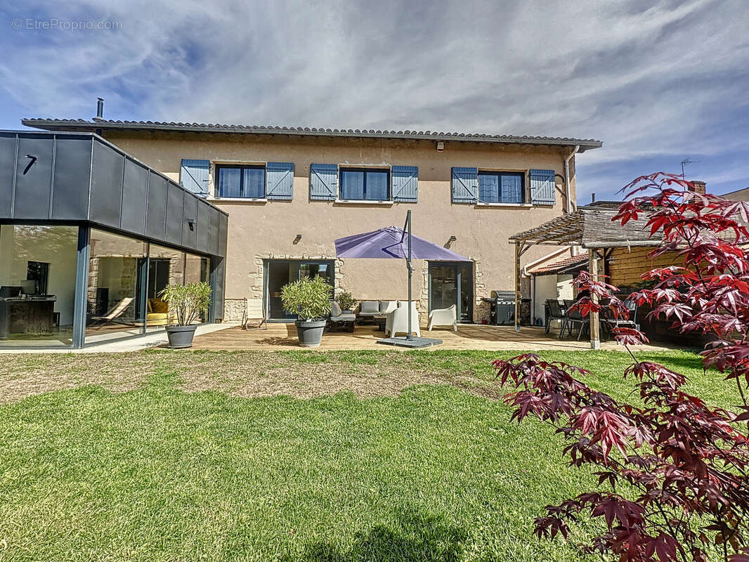 Maison en pierre rénovée avec piscine et dépendances - photo 10
