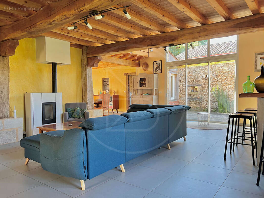 Maison à PUJOLS