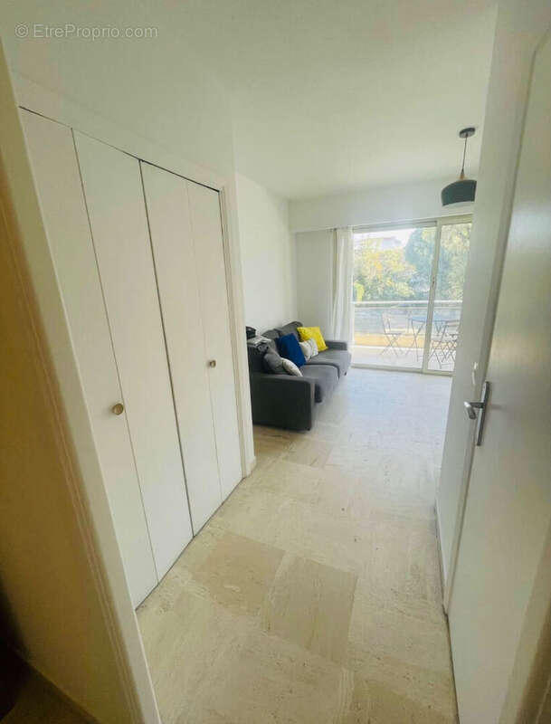 Appartement à SAINT-LAURENT-DU-VAR