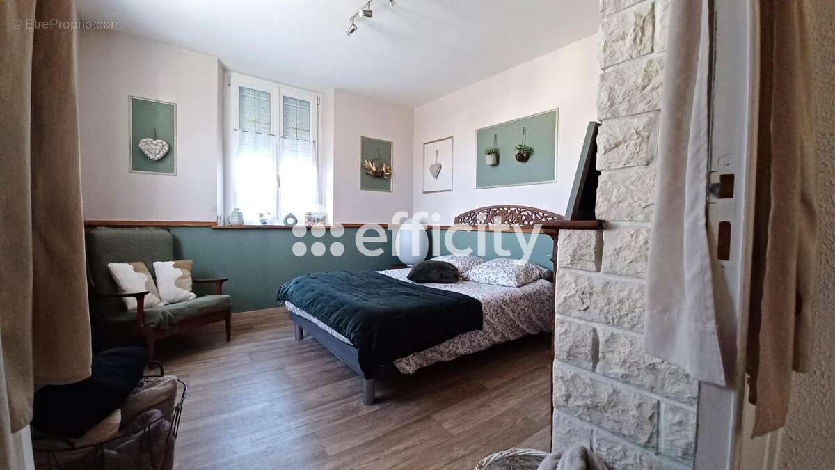 Maison à ONS-EN-BRAY