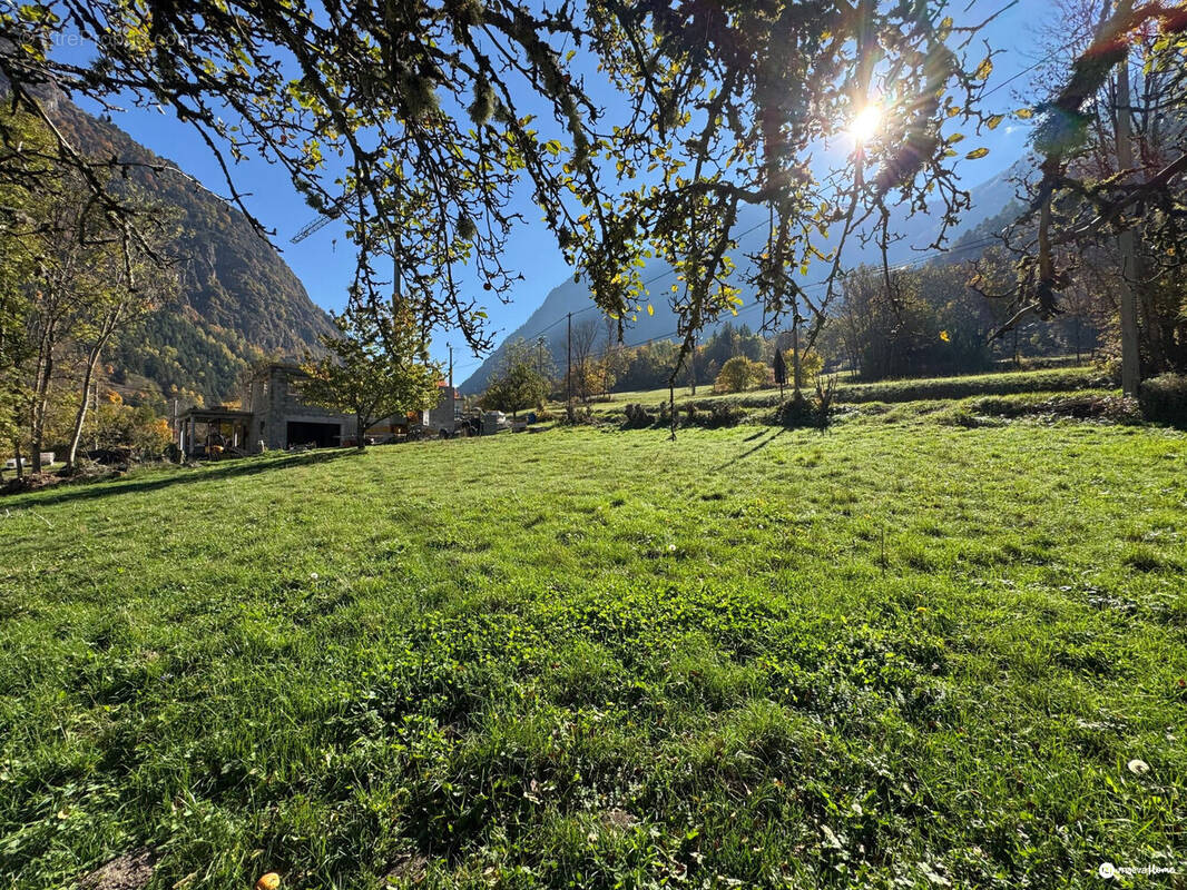 Terrain à ENTRAIGUES