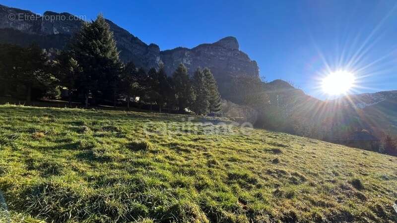 Terrain à LE PETIT-BORNAND-LES-GLIERES