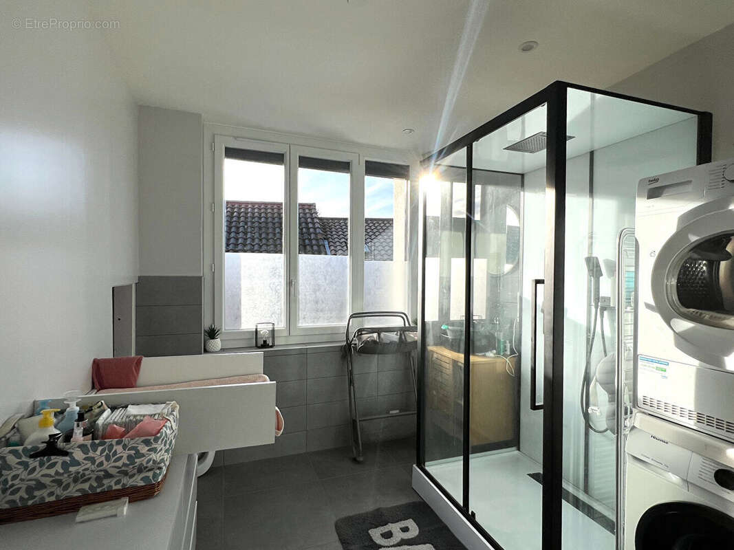 Maison à SAINT-GENES-CHAMPANELLE