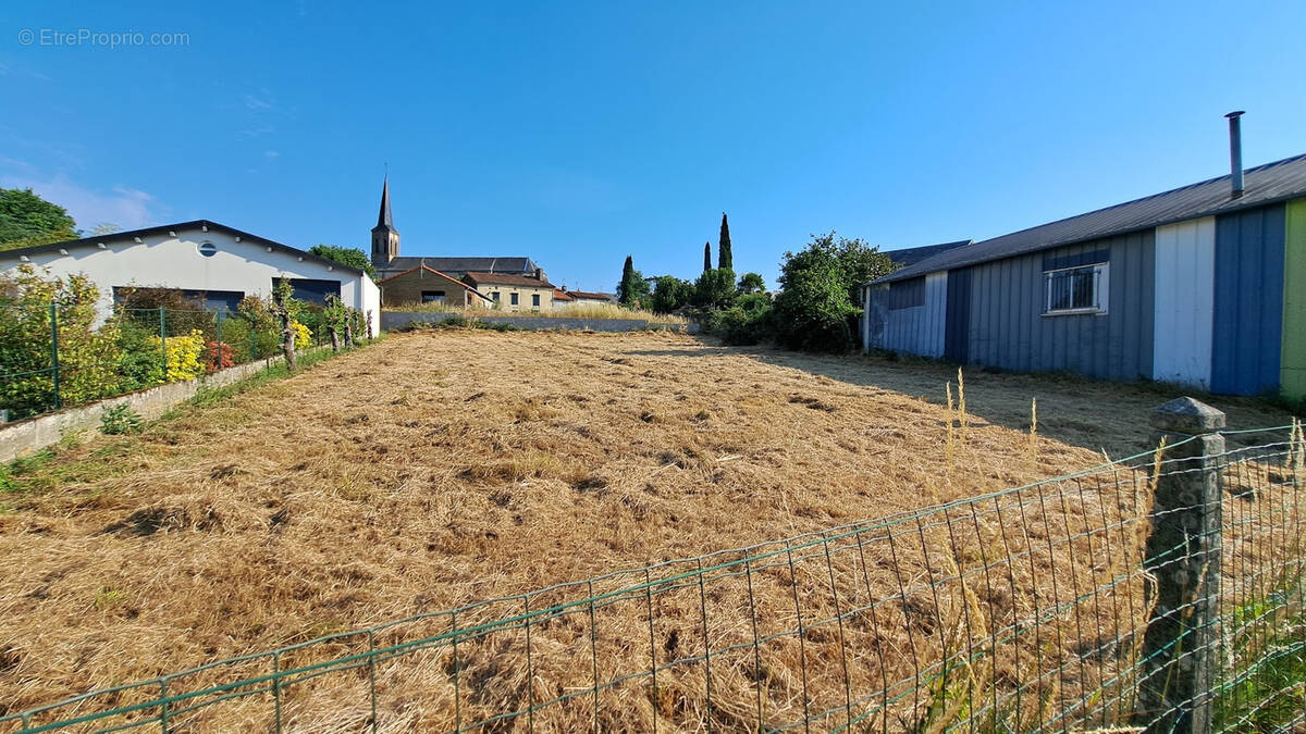 Terrain à SAINT-PARDOUX