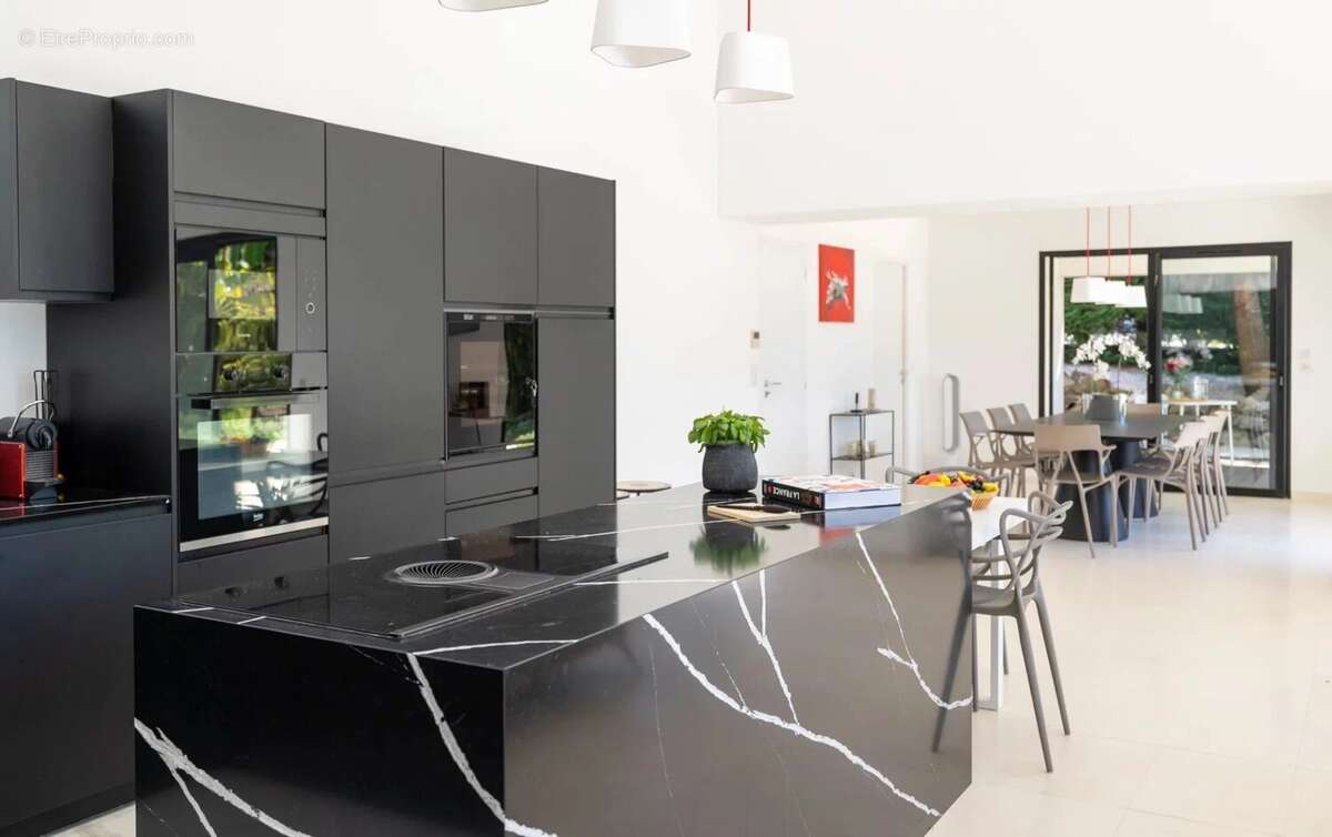 Maison à ROQUEFORT-LES-PINS