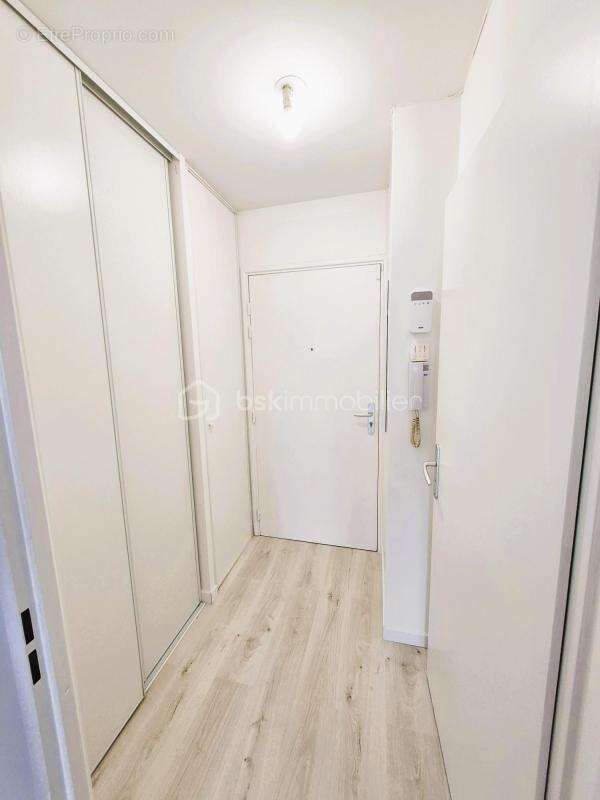 Coup de coeur ! 2 pièces rénové avec balcon, parking et dpe c – résidence villa des poètes - photo 13
