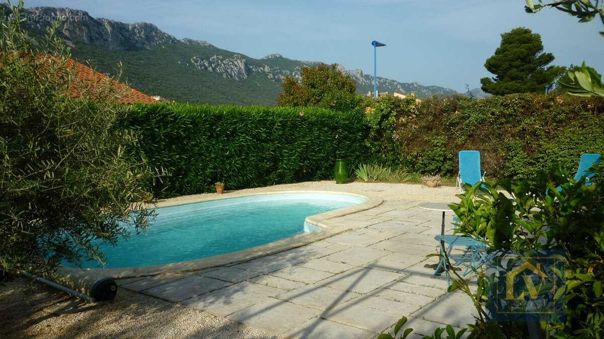 A vendre villa plain pied 5 pièces avec garages, jardin et piscine - photo 3