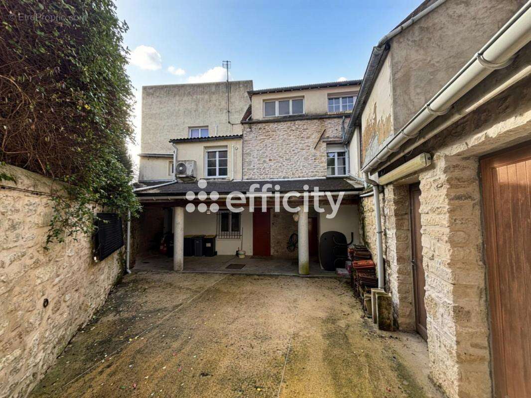 Appartement à MONT-L'EVEQUE