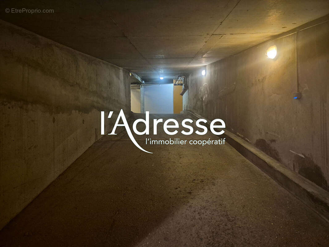 Parking à PARIS-12E