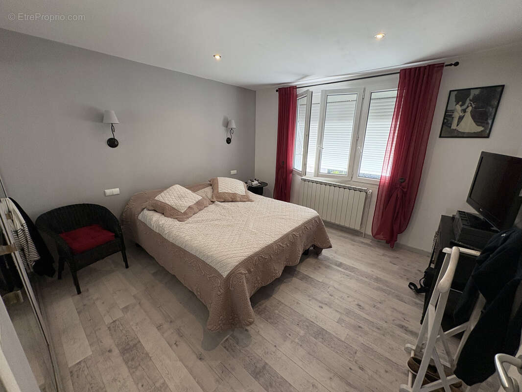 Maison à MONTAIGU-DE-QUERCY