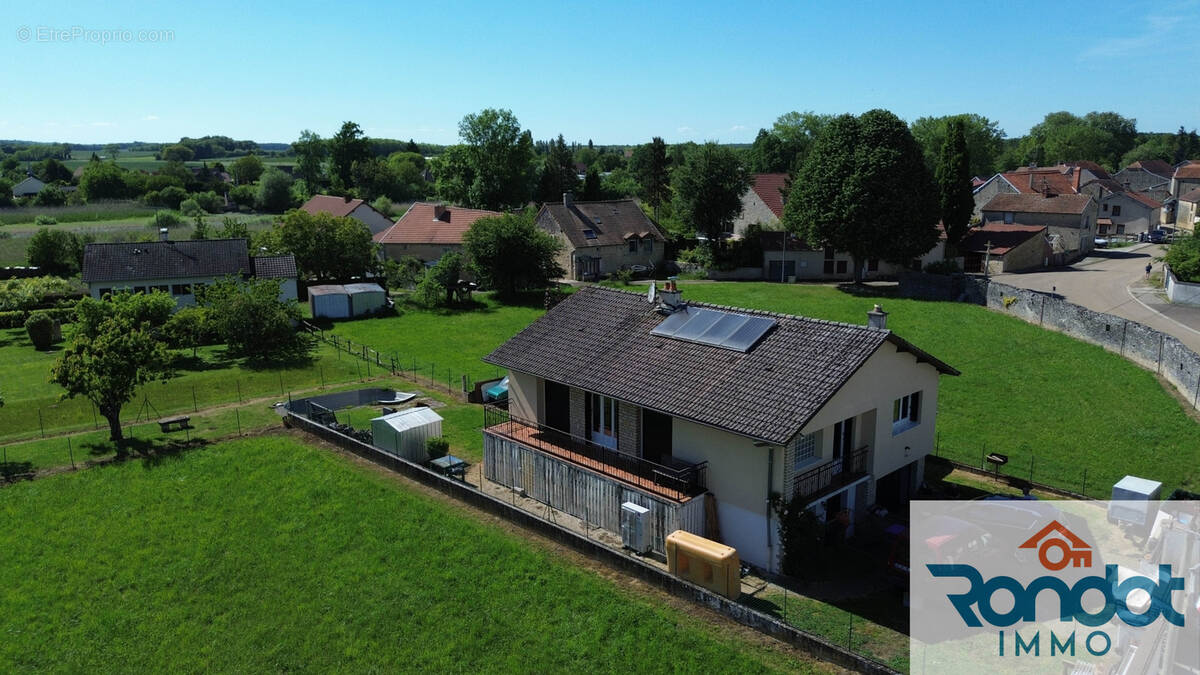 Maison à FONTAINE-FRANCAISE