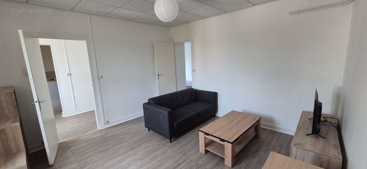Maison de ville composée de deux appartements, 110 m2, proximité place Victor Hugo, jardin clos, cour avec stationnement - photo 6