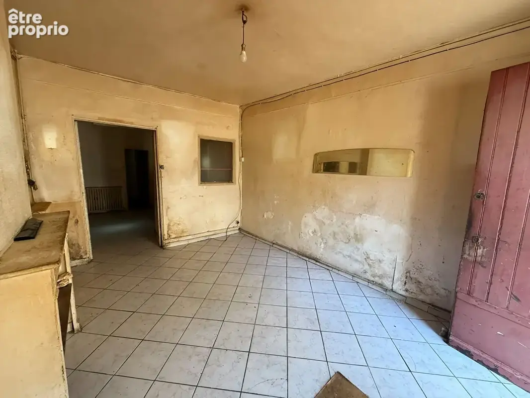 CARCASSONNE CENTRE - Maison de ville 61 m² à rénover, deux chambres proche boulevard Marcou - photo 5