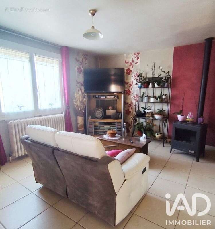Maison 110 m² à Sainte-Eanne  - photo 6