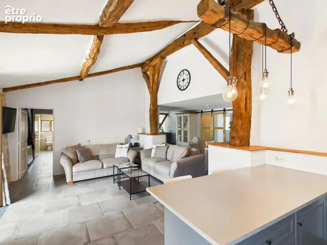 Propriété récemment rénovée de 6 chambres offrant beaucoup de flexibilité et une belle vue - photo 5