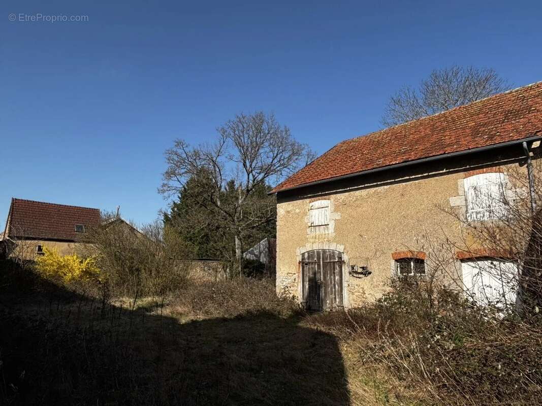 Maison à LA ROCHE-EN-BRENIL